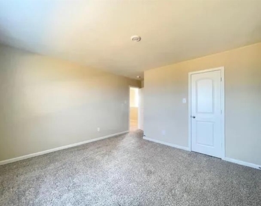 1702 Sandalwood Way - Photo Thumbnail 9