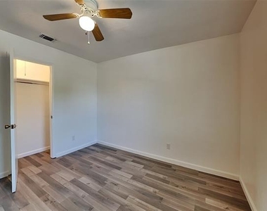 7624 Oak Garden Trail - Photo Thumbnail 14