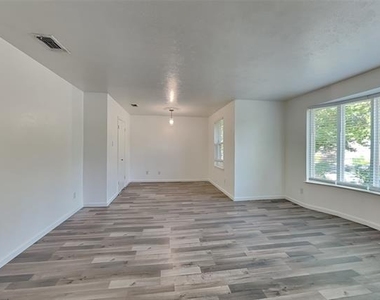 7624 Oak Garden Trail - Photo Thumbnail 7