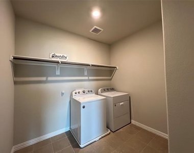 225 Lemley Drive - Photo Thumbnail 7