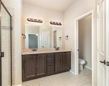 208 Whitman Drive - Photo Thumbnail 16