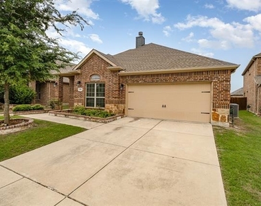 208 Whitman Drive - Photo Thumbnail 1