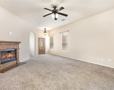 208 Whitman Drive - Photo Thumbnail 5