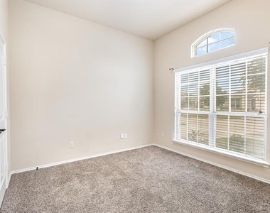 208 Whitman Drive - Photo Thumbnail 13