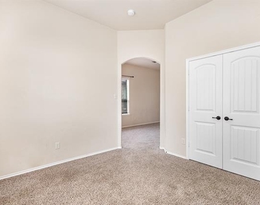 208 Whitman Drive - Photo Thumbnail 14