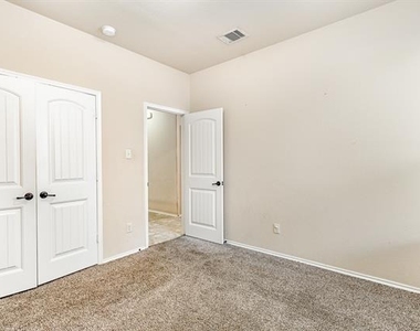 208 Whitman Drive - Photo Thumbnail 20