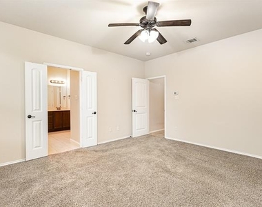 208 Whitman Drive - Photo Thumbnail 18
