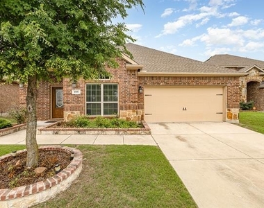 208 Whitman Drive - Photo Thumbnail 2