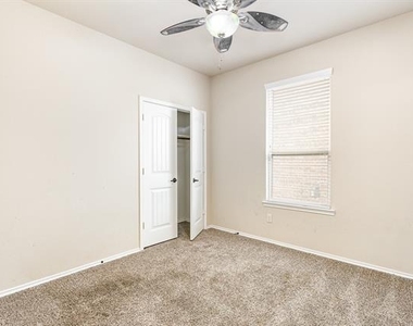 208 Whitman Drive - Photo Thumbnail 21
