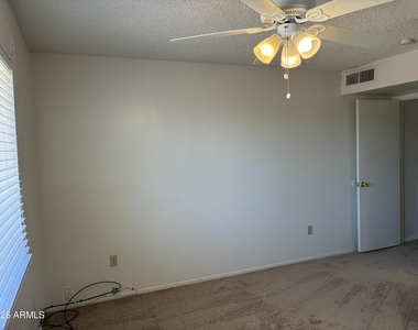 5915 W Tierra Buena Lane - Photo Thumbnail 14