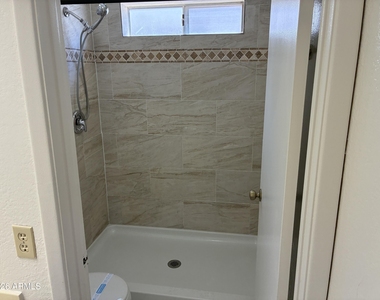 5915 W Tierra Buena Lane - Photo Thumbnail 17