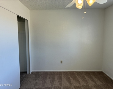 5915 W Tierra Buena Lane - Photo Thumbnail 13