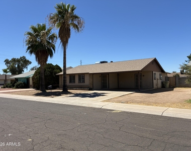 5915 W Tierra Buena Lane - Photo Thumbnail 2