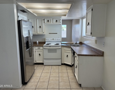 5915 W Tierra Buena Lane - Photo Thumbnail 8