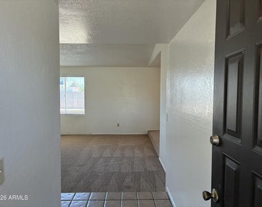 5915 W Tierra Buena Lane - Photo Thumbnail 3
