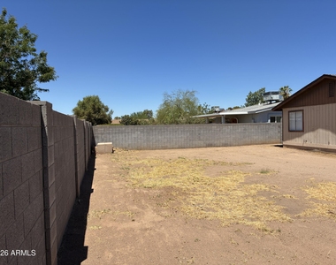 5915 W Tierra Buena Lane - Photo Thumbnail 31