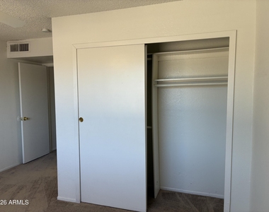 5915 W Tierra Buena Lane - Photo Thumbnail 15