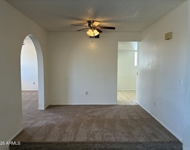 5915 W Tierra Buena Lane - Photo Thumbnail 7