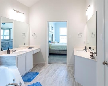 1217 Rosebay Drive - Photo Thumbnail 11