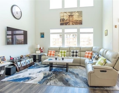 1217 Rosebay Drive - Photo Thumbnail 3