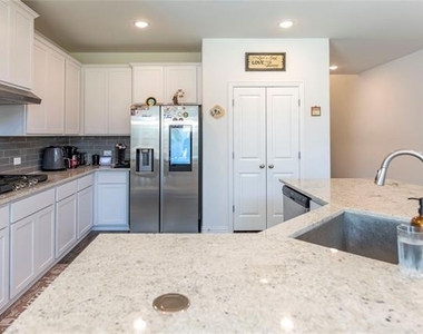1217 Rosebay Drive - Photo Thumbnail 6