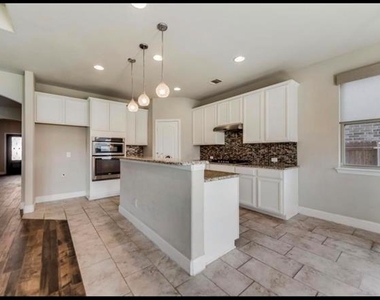 3716 Cameroon Lane - Photo Thumbnail 6