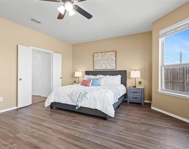 5405 Sea Cove Lane - Photo Thumbnail 15