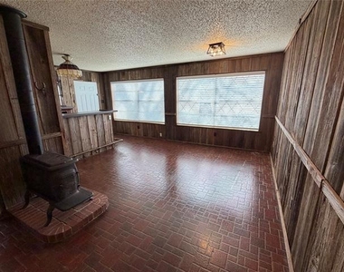 821 E Highway 199 - Photo Thumbnail 13
