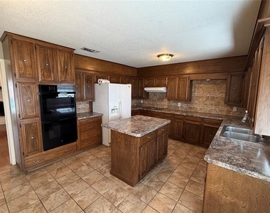 821 E Highway 199 - Photo Thumbnail 7