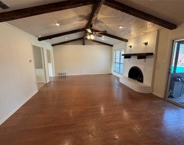 821 E Highway 199 - Photo Thumbnail 5