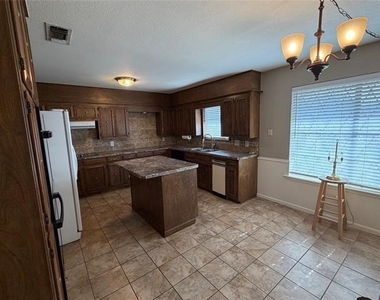 821 E Highway 199 - Photo Thumbnail 6
