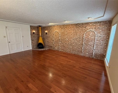 821 E Highway 199 - Photo Thumbnail 9