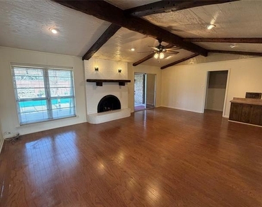 821 E Highway 199 - Photo Thumbnail 4