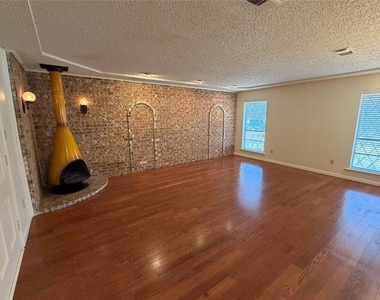 821 E Highway 199 - Photo Thumbnail 8