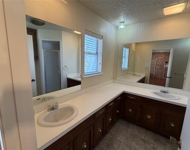 821 E Highway 199 - Photo Thumbnail 11
