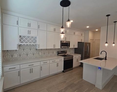 7305 Bree Court - Photo Thumbnail 5