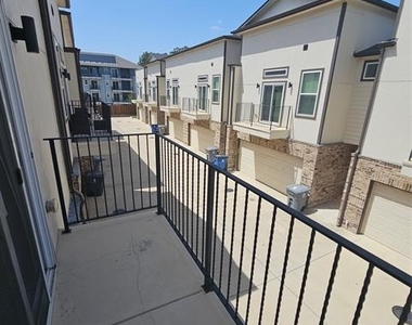 7305 Bree Court - Photo Thumbnail 22