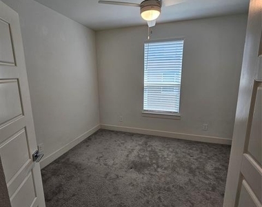 7305 Bree Court - Photo Thumbnail 12