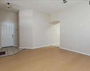 6440 Stone Lake Drive - Photo Thumbnail 4