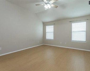 6440 Stone Lake Drive - Photo Thumbnail 8