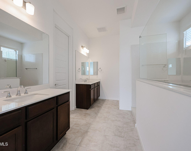 7616 W Bronco Trail - Photo Thumbnail 12