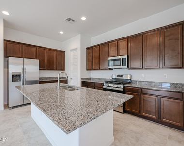 7616 W Bronco Trail - Photo Thumbnail 2