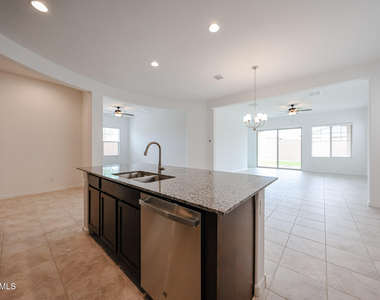 7616 W Bronco Trail - Photo Thumbnail 4