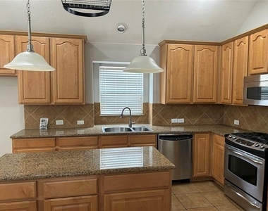 2717 Foxpoint Trail - Photo Thumbnail 5