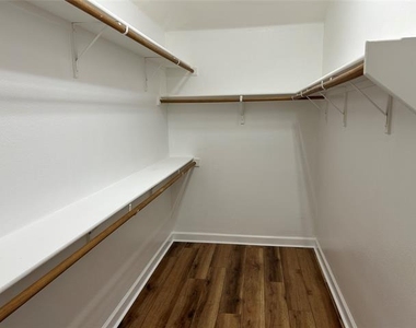 2717 Foxpoint Trail - Photo Thumbnail 8