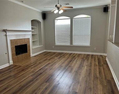 2717 Foxpoint Trail - Photo Thumbnail 2