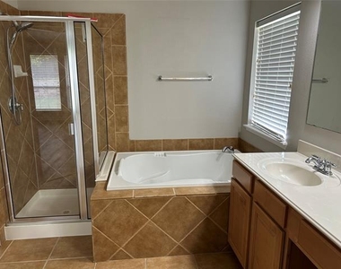 2717 Foxpoint Trail - Photo Thumbnail 9