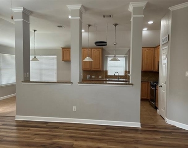 2717 Foxpoint Trail - Photo Thumbnail 4