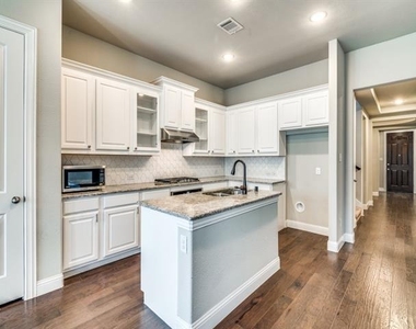 2156 Bailey Street - Photo Thumbnail 8