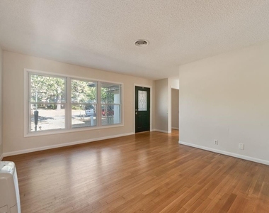 2217 Glenwood - Photo Thumbnail 4